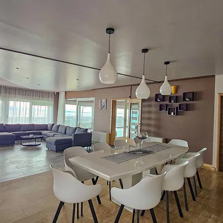 Villa Awesome Split